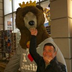 Loekie gebeten door nepbeer