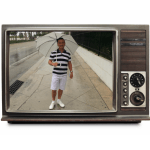 Loekie onder een paraplu in een televisie